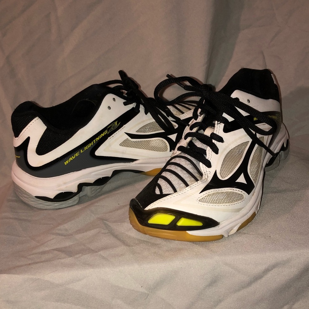 volleyball court shoes